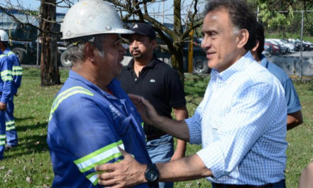 Mi gobierno apoyará a los trabajadores para que conserven su fuente de empleo y mejoren sus condiciones de vida: Miguel Ángel Yunes Linares