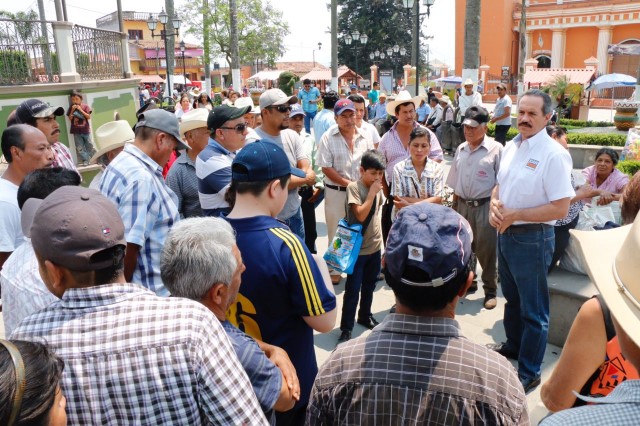 Los partidos políticos son la mala hierba que invade a Veracruz: Juan Bueno Torio