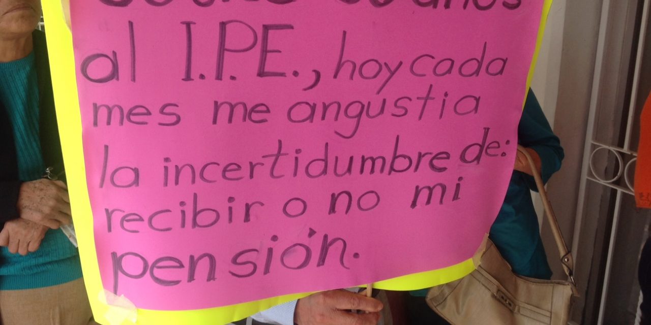 Jubilados y Pensionados, exigen un alto al saqueo del IPE