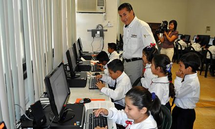 Inaugura ASR un nuevo domo escolar y entrega 10 computadoras conectadas a internet del programa UNETE