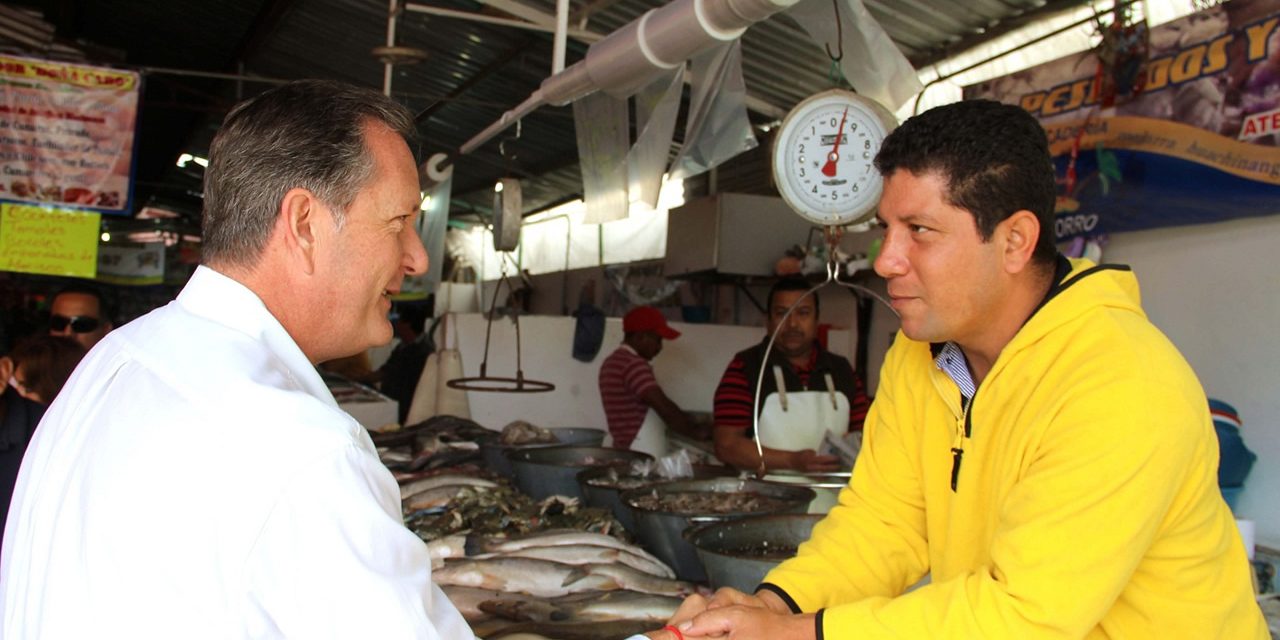 Locatarios del “Héroes del 47” reciben apoyo del Ayuntamiento de Tuxpan