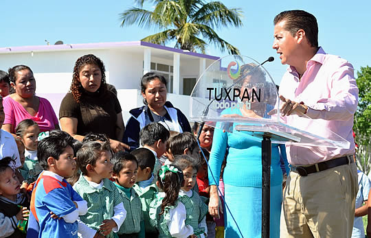 Más apoyos a escuelas rurales de Tuxpan
