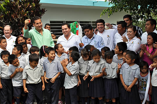 Se siguen mejorando los espacios educativos en Tuxpan
