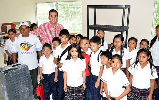 Entrega ASR apoyos a una de las comunidades más pobres de Tuxpan