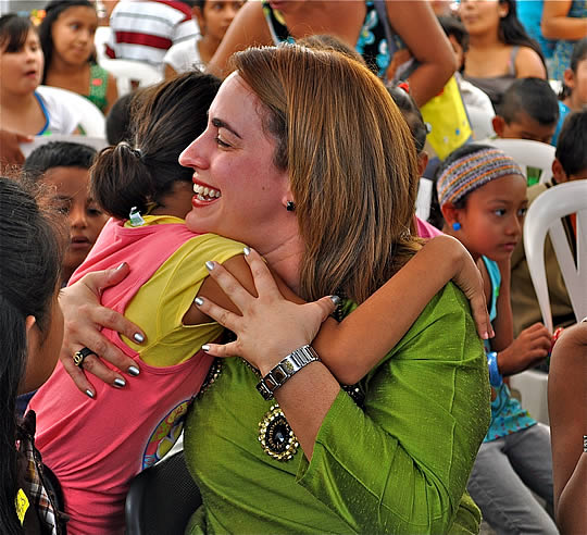 Entrega DIF 430 regalos a niñas y niños de comunidades y la ciudad