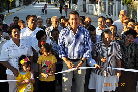 Inaugura ASR dos calles más en beneficio de miles de tuxpeños
