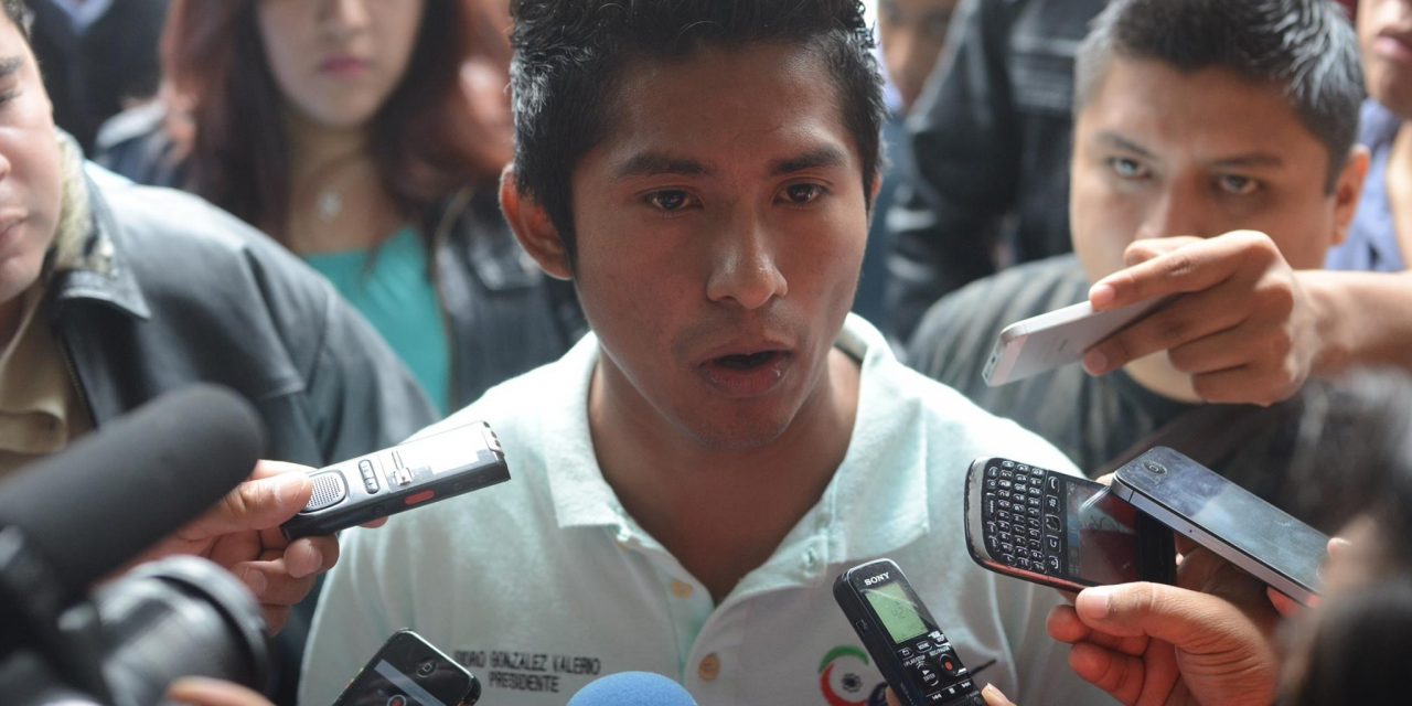 EXIGEN JÓVENES ESTUDIANTES Y NORMALISTAS PAGO DE BECAS