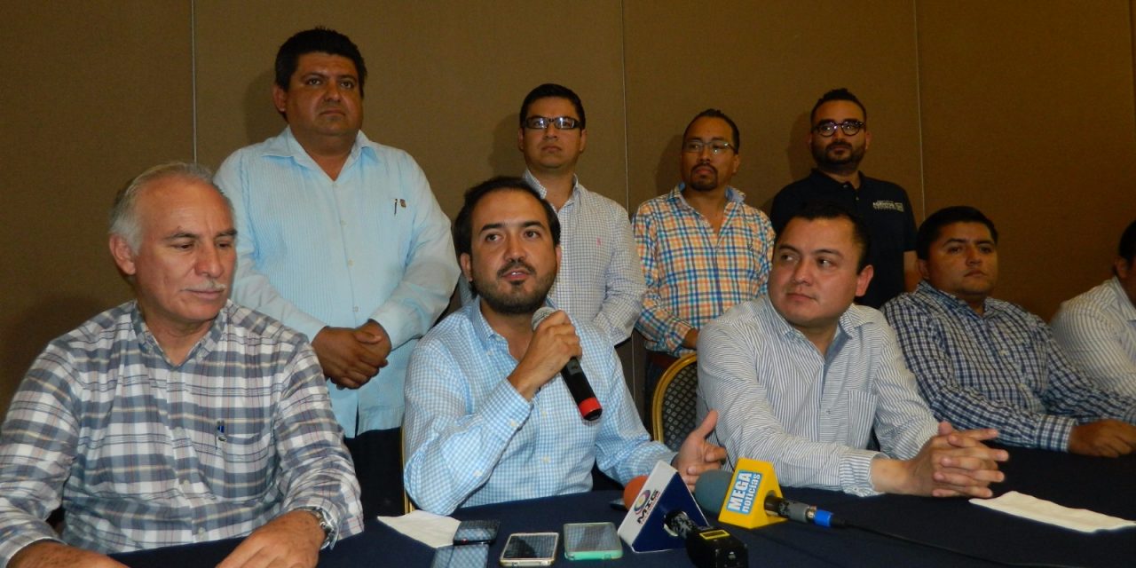 Fernando Yunes Márquez se reune con panistas del III Distrito
