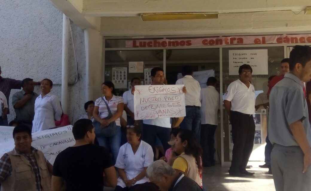 Se manifiestan trabajadores del Sector Salud