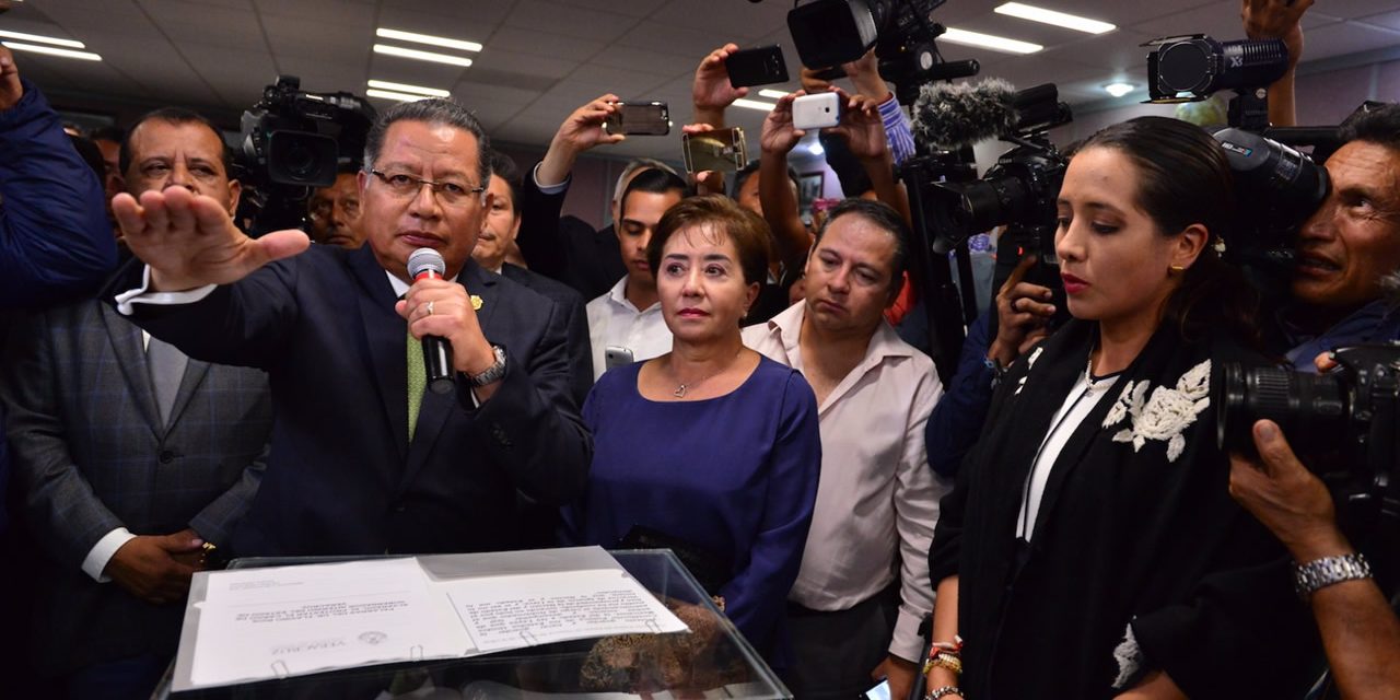 Rinde protesta Flavino Ríos Alvarado como Gobernador interino de Veracruz