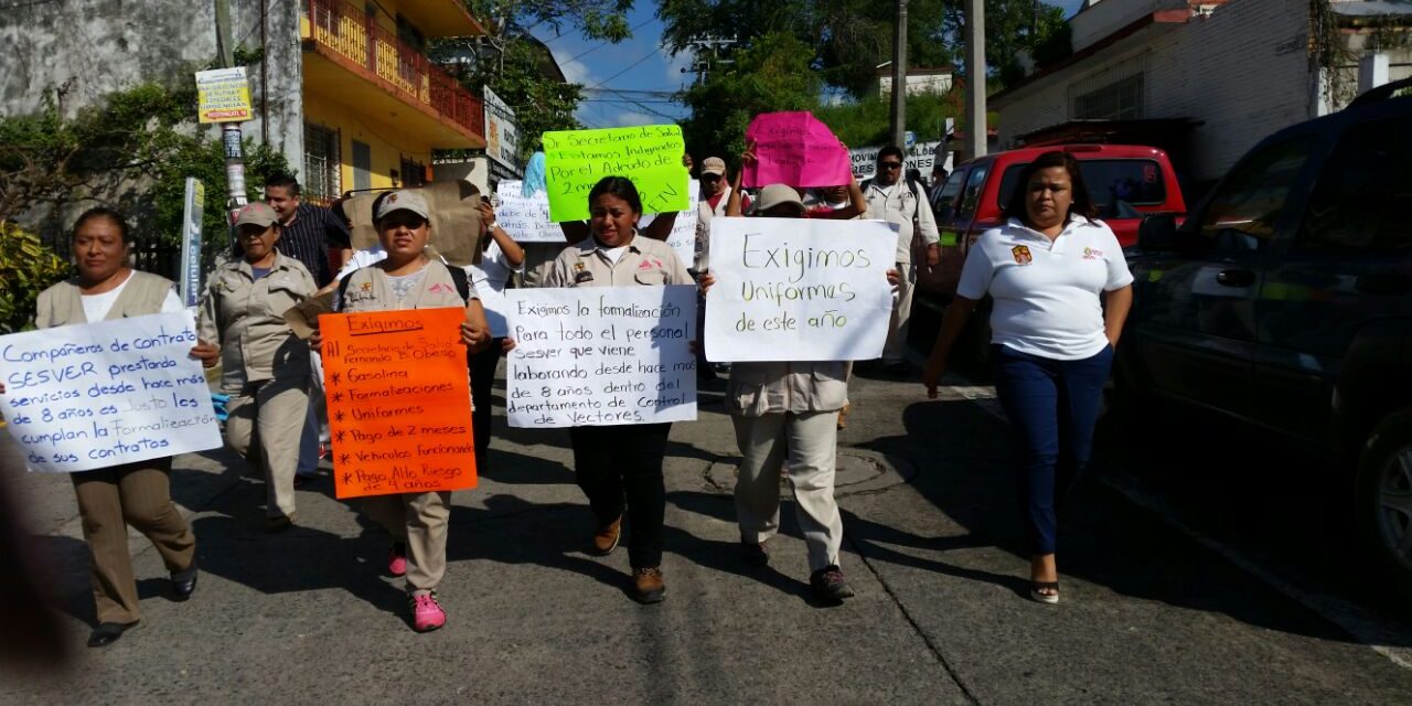 Marchan trabajadores de Vectores, exigen pago inmediato de sus salarios