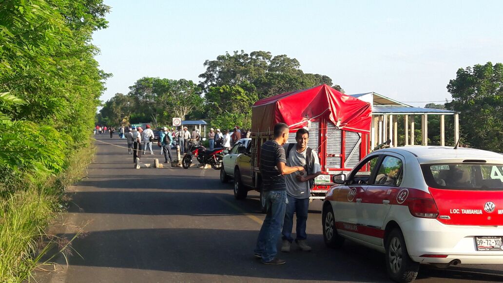 Campesinos Bloquean la Tuxpan-Tamiahua