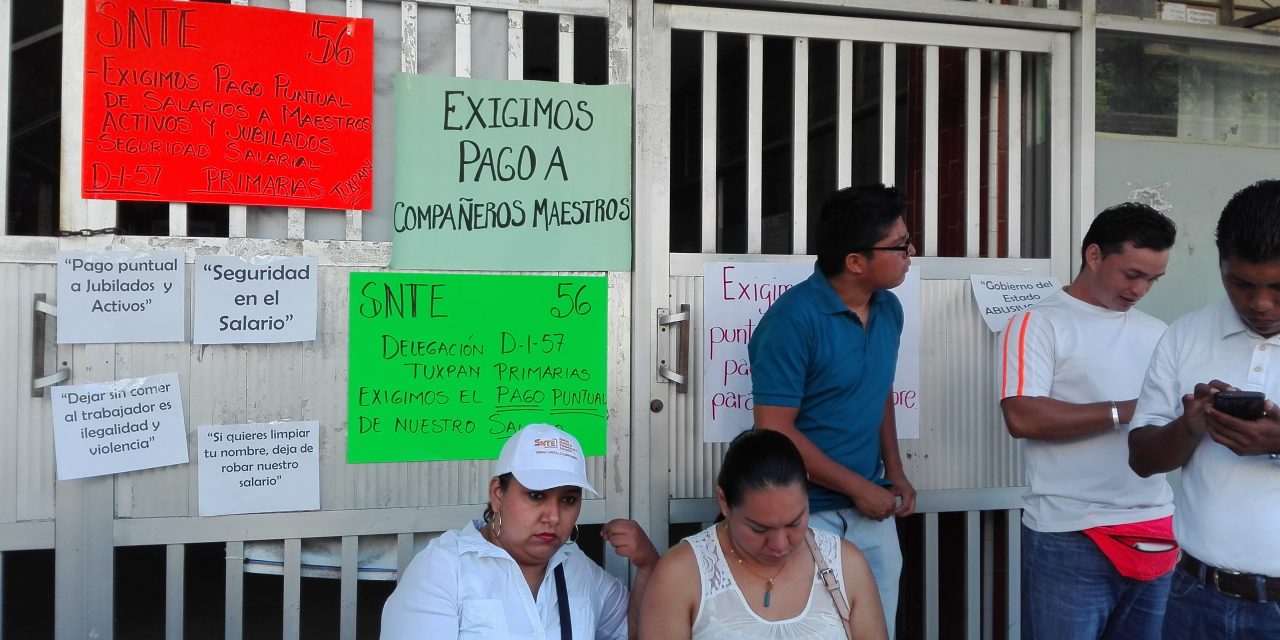 Maestros se van a paro por falta de pago