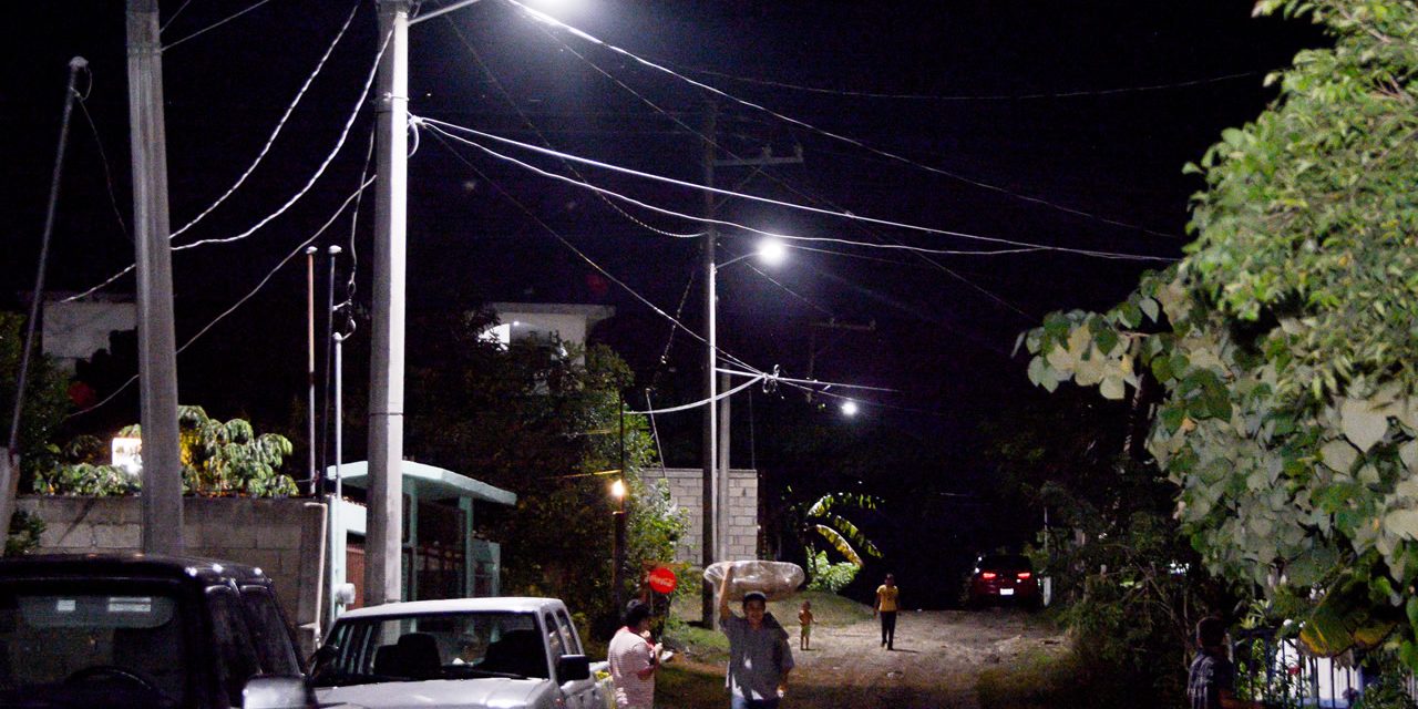 Inaugura Raúl Ruiz Alumbrado Público en Colonia Nacional