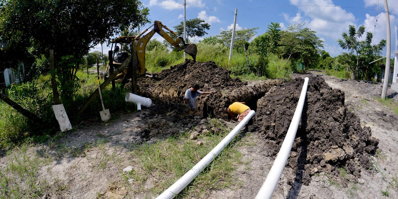 Ayuntamiento de Tuxpan Amplía Red de Agua en Los Manguitos