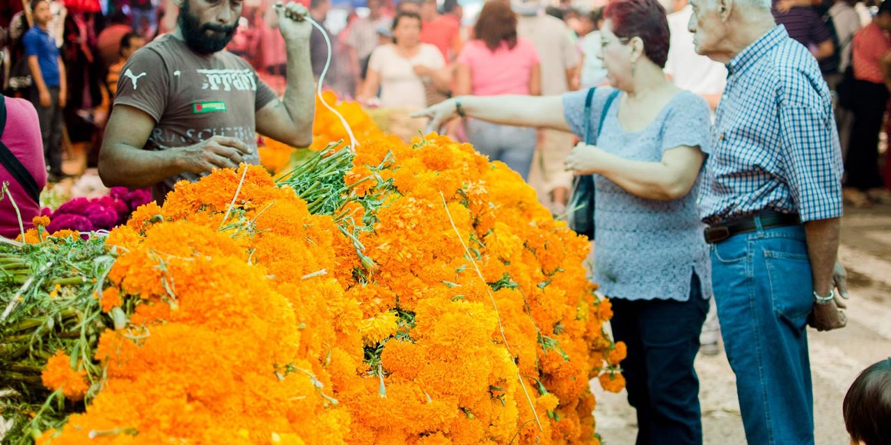 Tuxpan se Prepara Para la Tradicional Plaza de Todos Santos