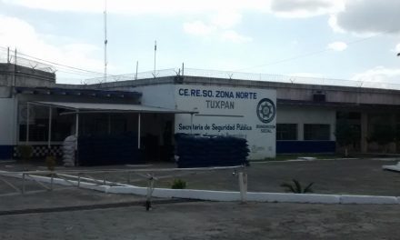 Integrantes del Colectivo Solecito acudieron al Cereso de Tuxpan en busca de sus familiares