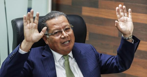 Debo no niego, pago no tengo: Flavino