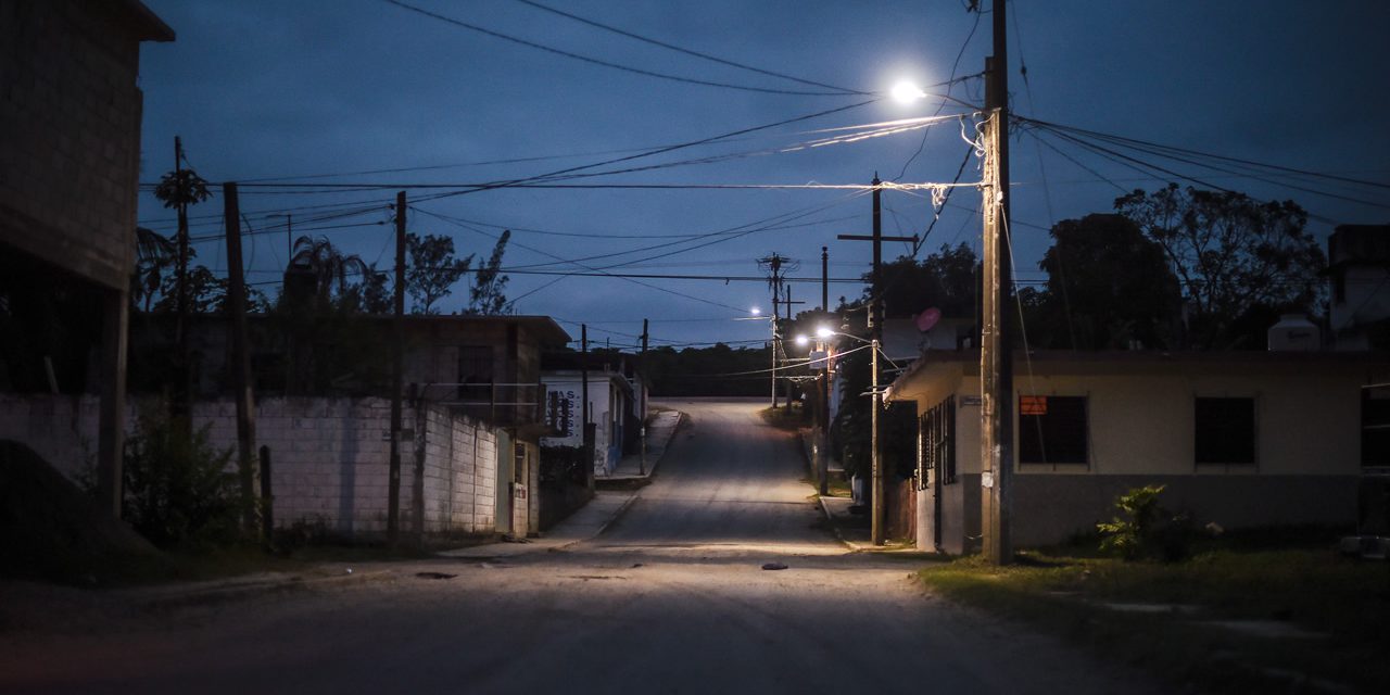 Ayuntamiento de Tuxpan y SUTERM Entregan Luminarias