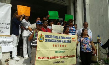 Trabajadores del Sector Salud se manifiestan en Hospital Civil