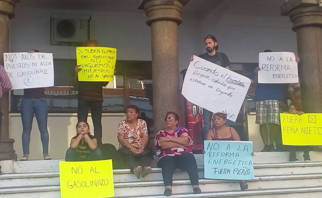 Tuxpeños se manifiestan en contra del gasolinazo