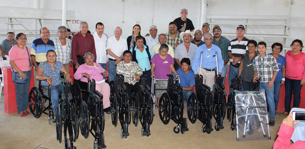 DIF y Gallicultores de Tuxpan entregan más aparatos funcionales