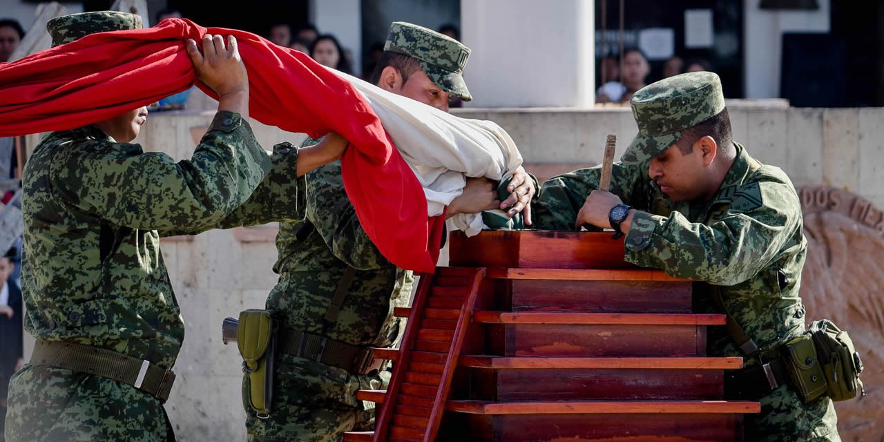 Abanderan a 30 Escuelas en el Marco del Día de La Bandera Nacional