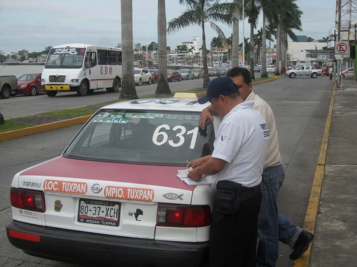 Taxistas piden facilidades para regularizarse