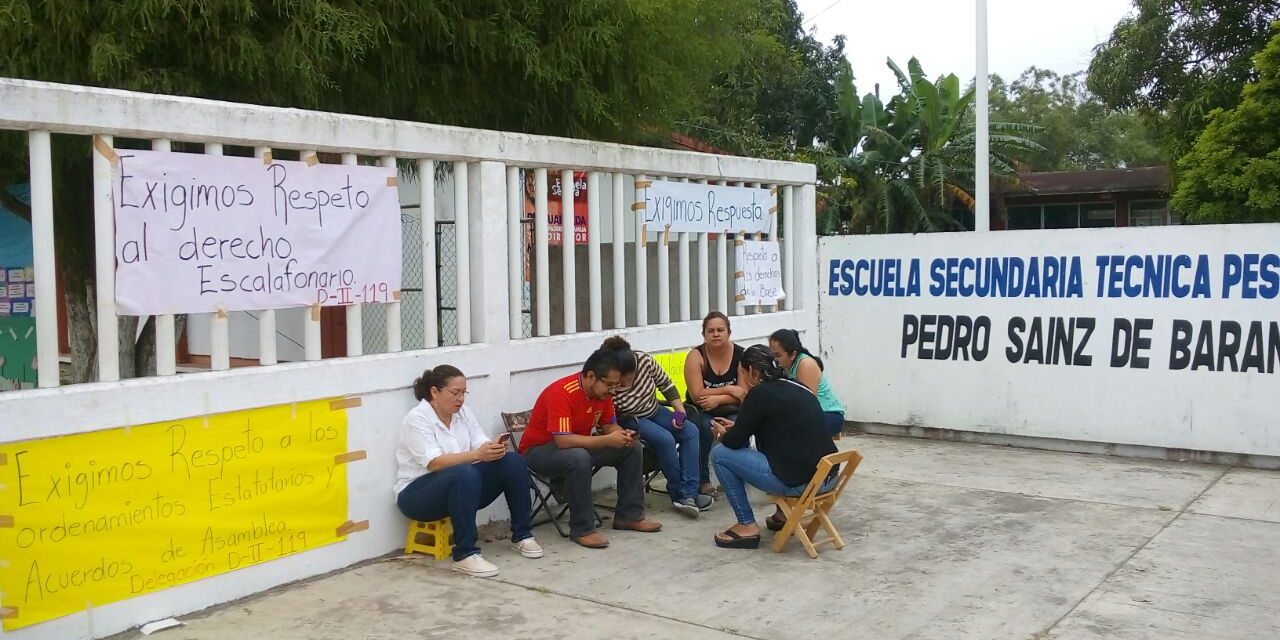 Se manifiestan Docentes, piden respeto a los derechos escalafonarios