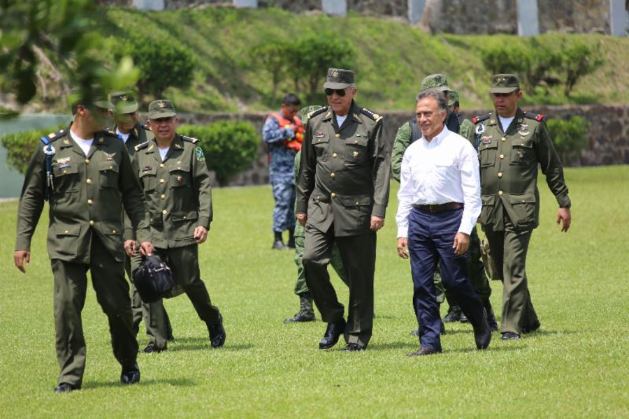 “El Ejército Mexicano redoblará su esfuerzo para mejorar la seguridad de los veracruzanos. Hoy le expresé mi agradecimiento al Secretario de la Defensa Nacional”: Gobernador Yunes