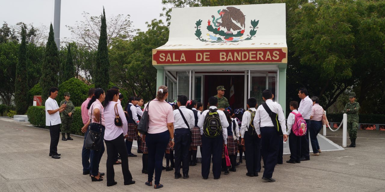 Estudiantes realizan recorrido por el 39° Batallón de Infantería