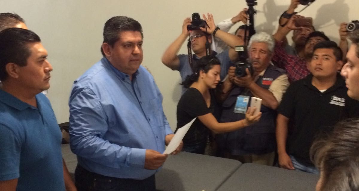 Se registra ante el OPLE Toño Mancha
