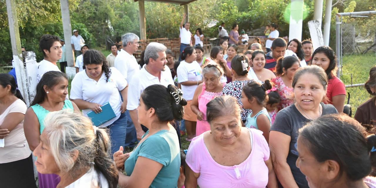 Recuerdan con gran ánimo el trabajo de Tavo Greer en las comunidades de Tuxpan y reiteran su apoyo.