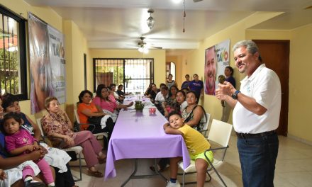 Se reúne Tavo Greer con el grupo de “Mujeres Por Tavo” y realiza recorrido en la Unidad Habitacional CTM para hablar de las futuras obras para Tuxpan.