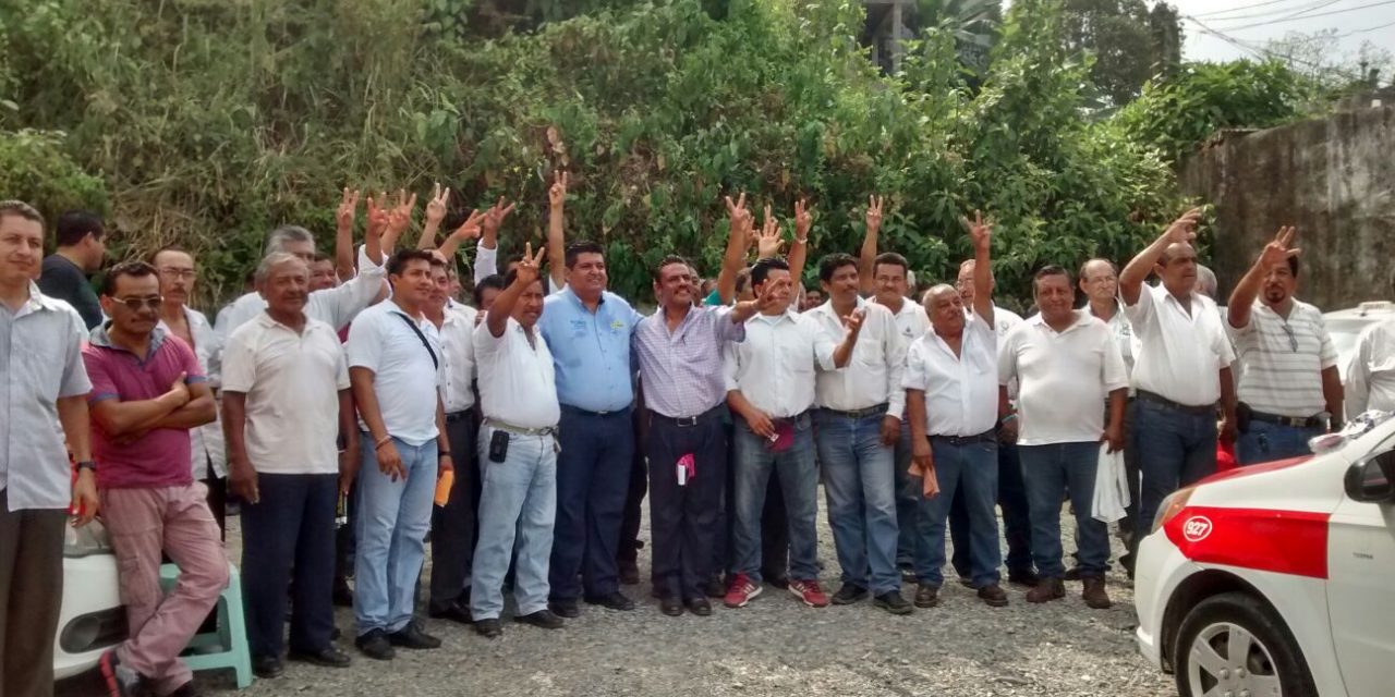 Los taxistas están con Toño Aguilar