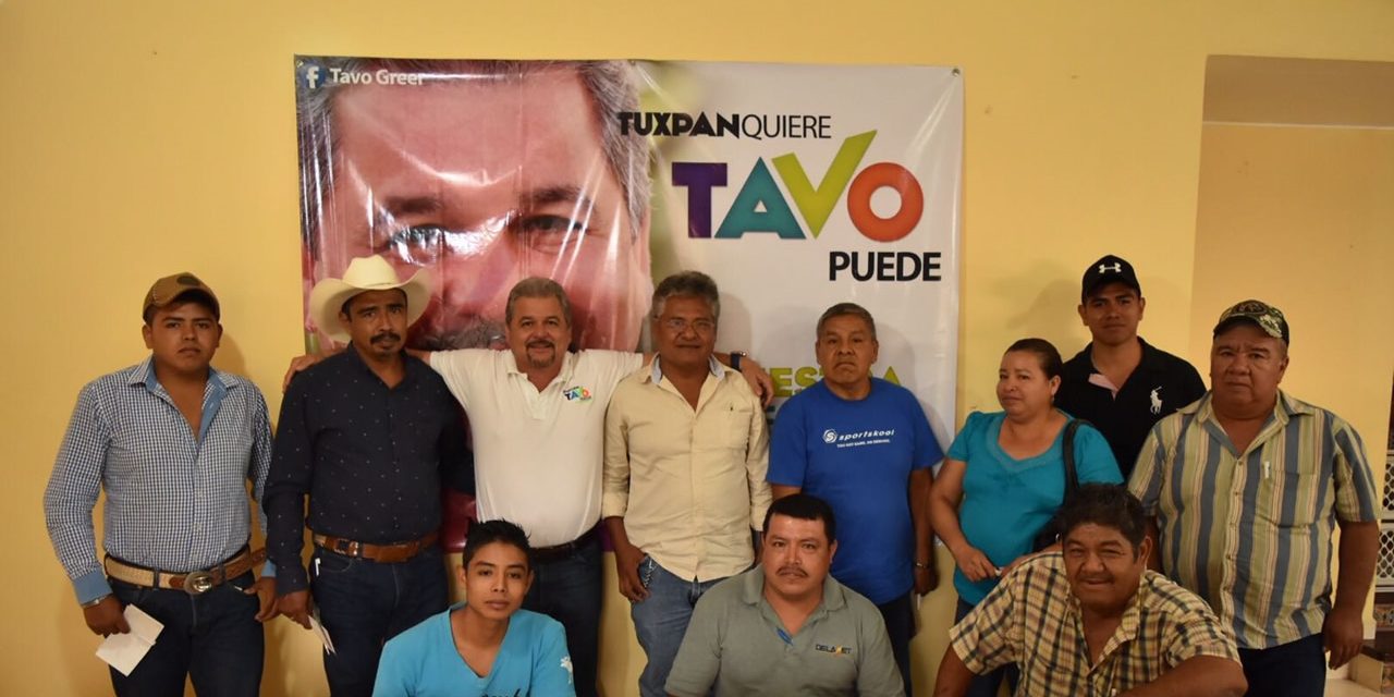 Se reúne Tavo Greer con apicultores y medios de comunicación