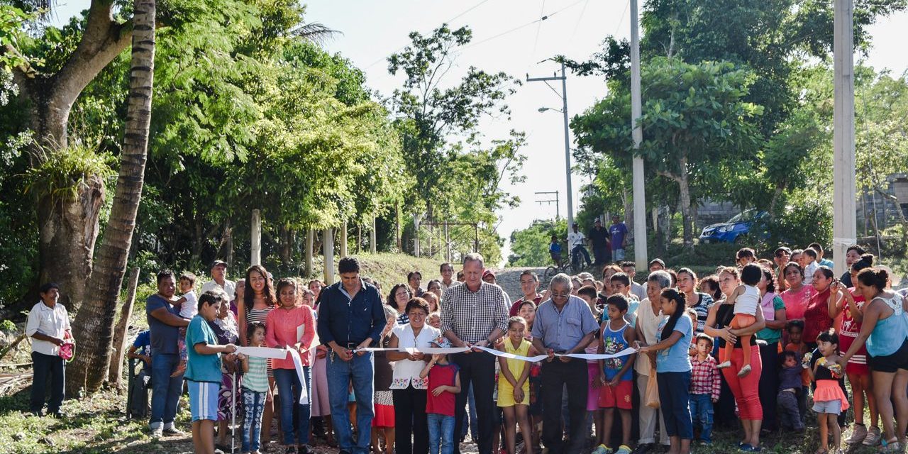 Entregan Ampliación de Red Eléctrica y Rehabilitación de Dren Pluvial