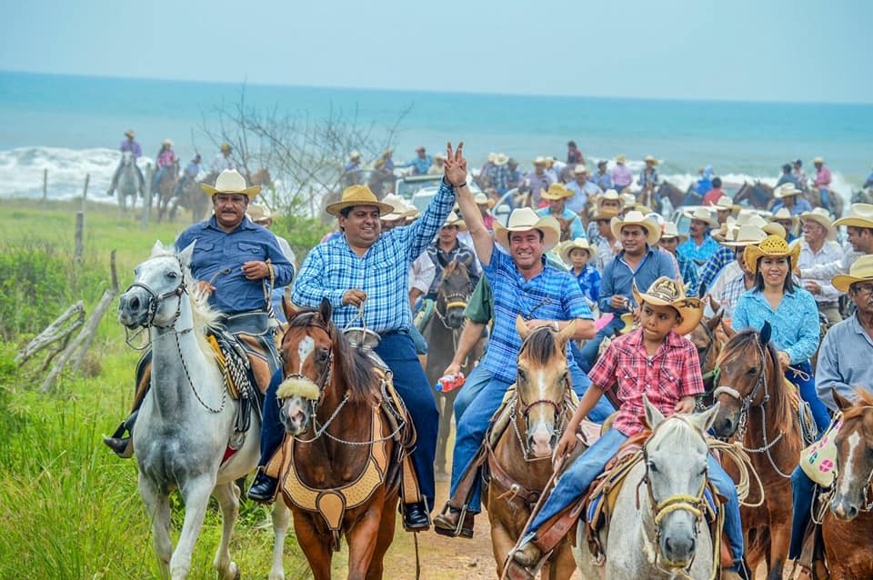Cabalga por el progreso de las comunidades