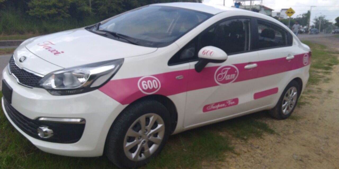 Circula en Tuxpan el primer TAXI ROSA