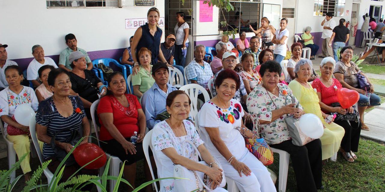 Celebra DIF Tuxpan el día del Adulto Mayor con jornadas de salud y recreativas