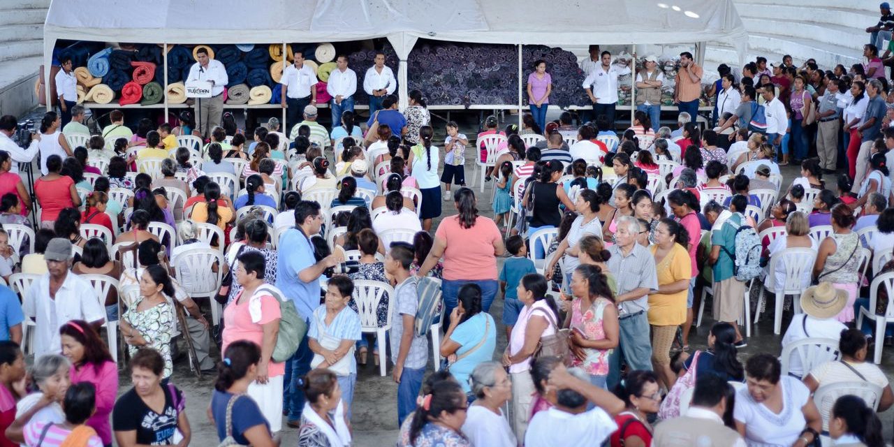 Ayuntamiento de Tuxpan y SEDESOL Entregan Apoyos