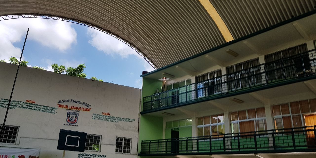 Padres de Familia temerosos de que escuela pueda colapsarse