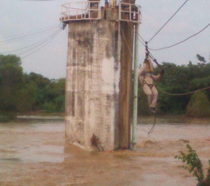 Reparan equipo de bombeo tras daños ocasionados por creciente del rio