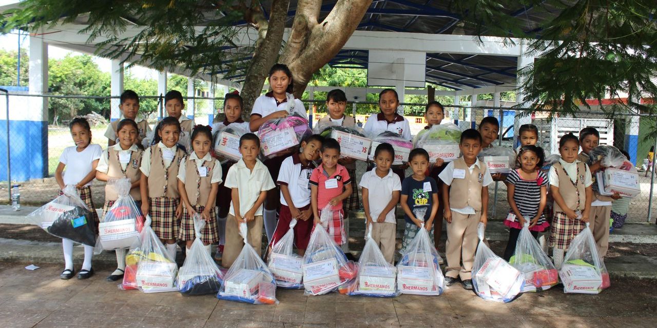 DIF Tuxpan concluye entrega de paquetes escolares