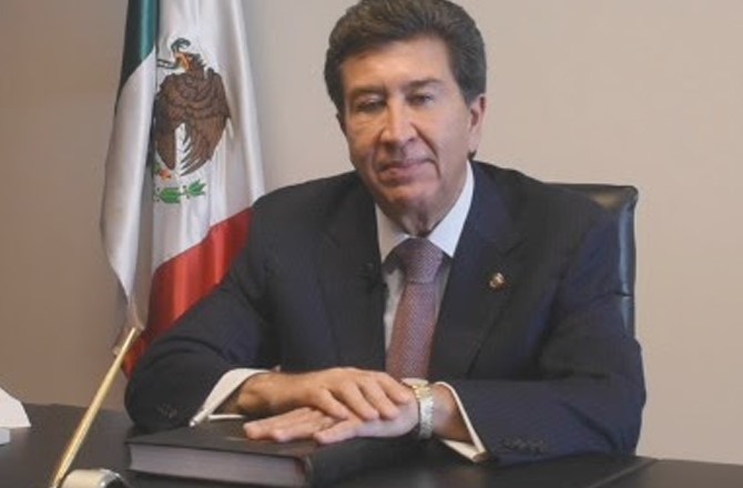 MAYL no combate la pobreza, la utiliza: Héctor Yunes