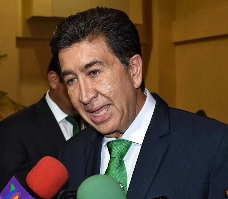 Secretario “Osterizer”, caro e insolente escribano: Héctor Yunes