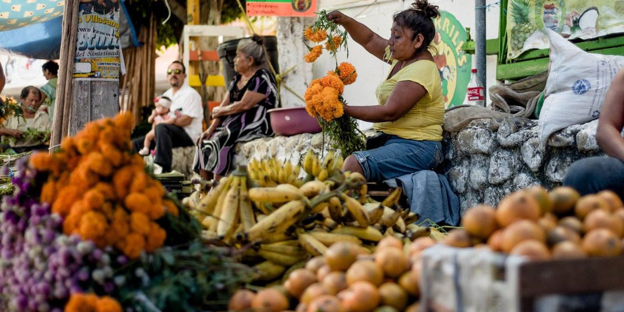 Inician Preparativos para la Plaza de Todos Santos