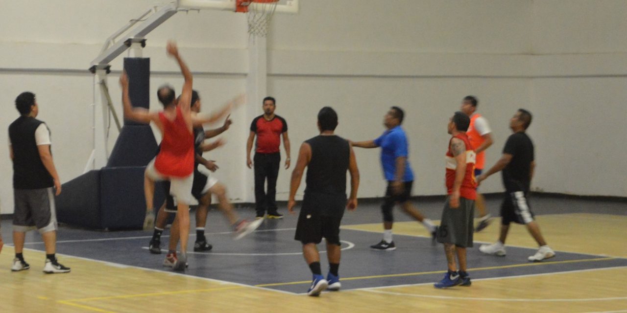 Indestructibles y Ni rápidos, avanzan a paso firme en el básquet veterano