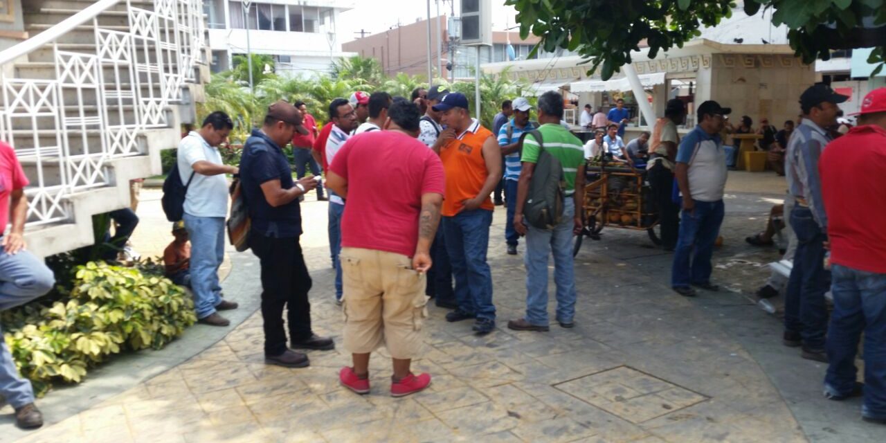 Obreros siguen emigrando ante escases de fuentes laborales
