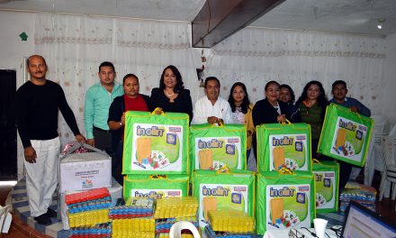 Alcaldesa Citlali Medellín entrega apoyos para el sector educativo